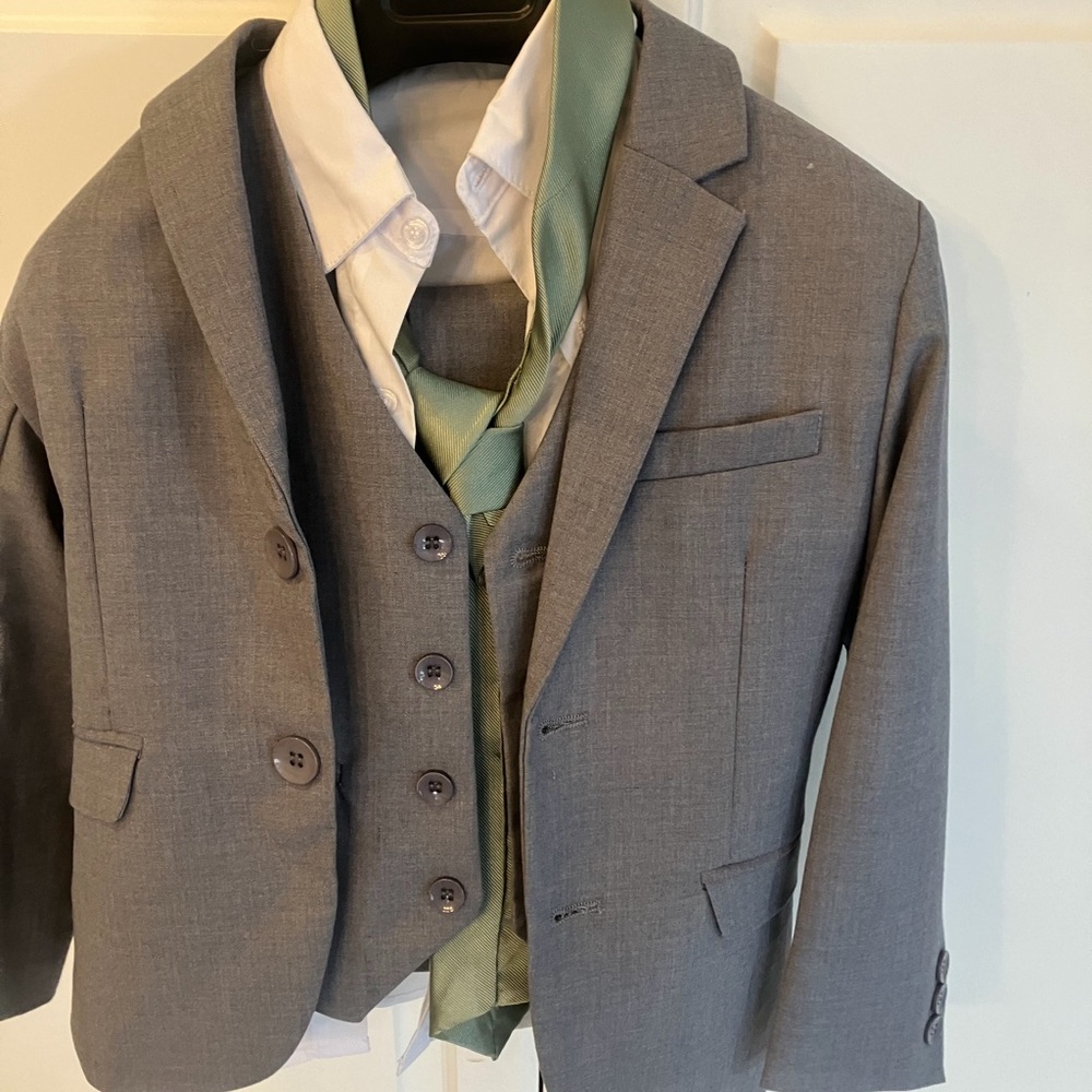 Kids Grey 3-Piece Suit Set with Green Tie